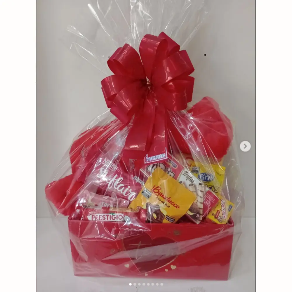 Cesta especial com laço vermelho